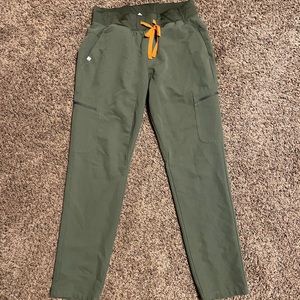 Moss Green Figs Kauro Scrub Pant